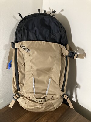 CAMELBAK mule. EXCELLENT SHAPE! Has magnetic Tube trap. MISSING BLADDER.