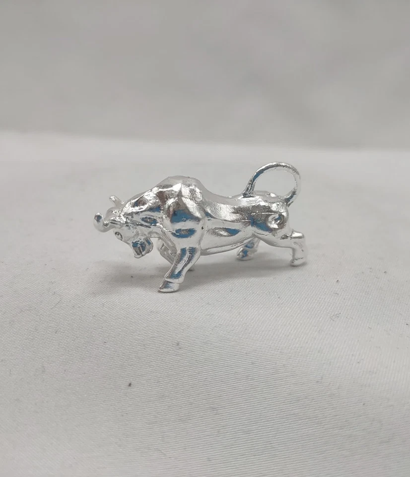 .999 Fine Silver Charging Bull Bullion Statue .945 oz Troy – Wall Street Style Foto 4 de 4