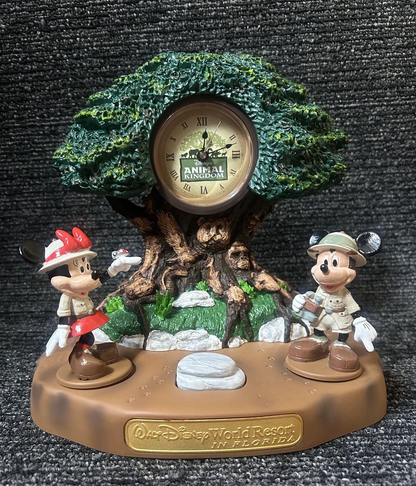 Disney Animal Kingdom Mickey & Minnie Mouse Animated Clock Tested