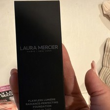 Laura Mercier Flawless Lumiere Foundation Medium Luminous Hydrating