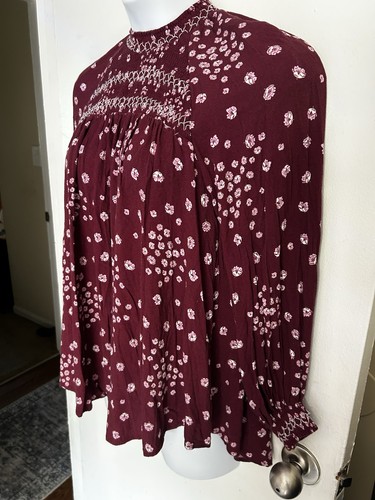 Free People Bluse burgunder Blumen stimmungsvoll Ballonärmel hoher Ausschnitt gesmokt Xsmall - Bild 3 von 10