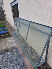 Vordach aus Glas mit Verzinktem Metallrahmen &ndash; stabil & wetterfes