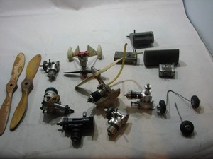 7 VINTAGE COX /0.49 AIRPLANE ENGINE /TANK LOT 9" props