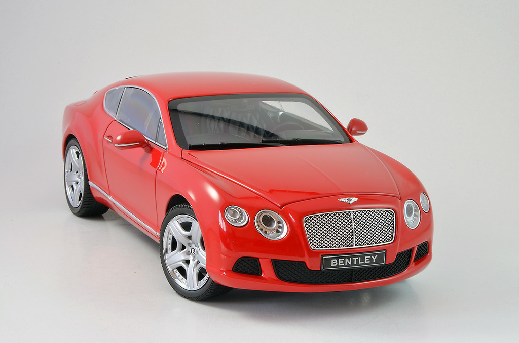 Minichamps 2011 BENTLEY CONTINENTAL GT- RED 1:18**Nice New