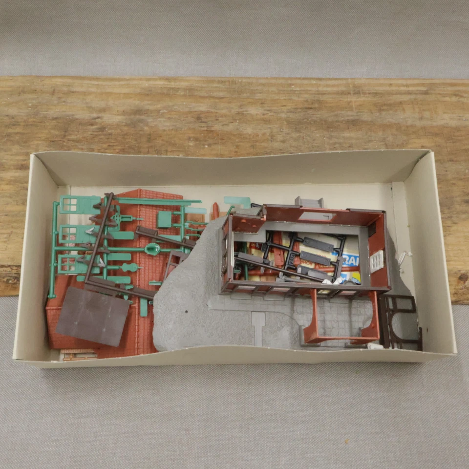 Vtg HO Scale Kibri 9494 Kit Bahnhof Stgt Rohr Train Station Partially Assembled - Image 3 of 3
