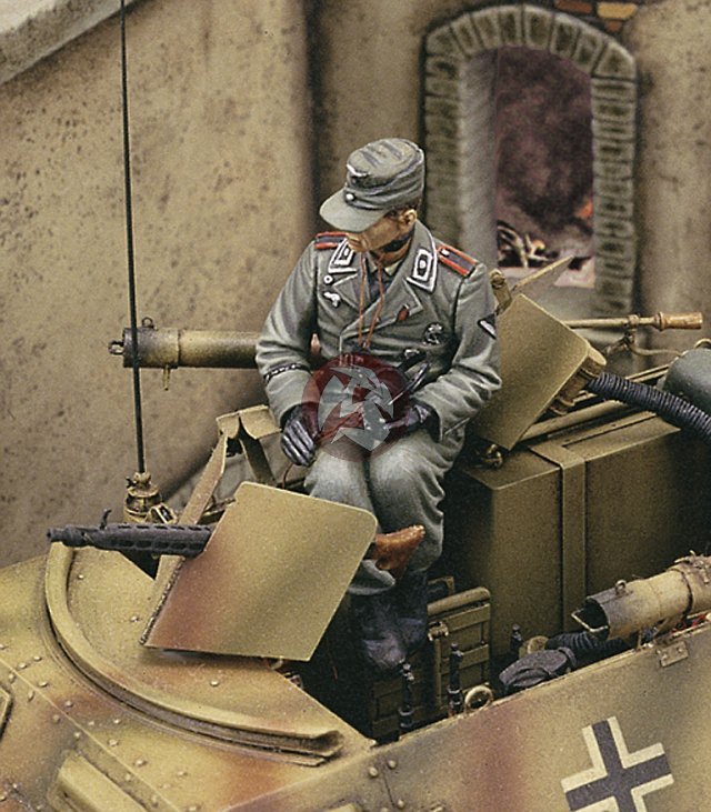Royal Model 1/35 German Tanker from Panzer-Division HG in Sicily, Italy WWII 229