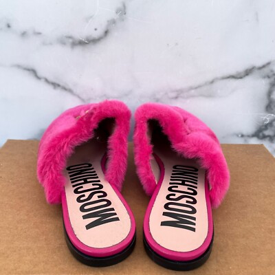 【関税&送料込み】Moschino Slippers With Decoration Moschino logo-plaque pointed-toe pink faux-fur mules slipper