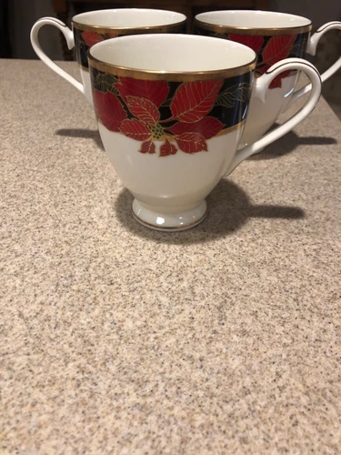 3 Mikasa Christmas Eve Footed Coffee Mugs Cups Porcelain 12 oz set of 3 L 3467