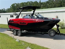 2022 Malibu M220  Red/Black