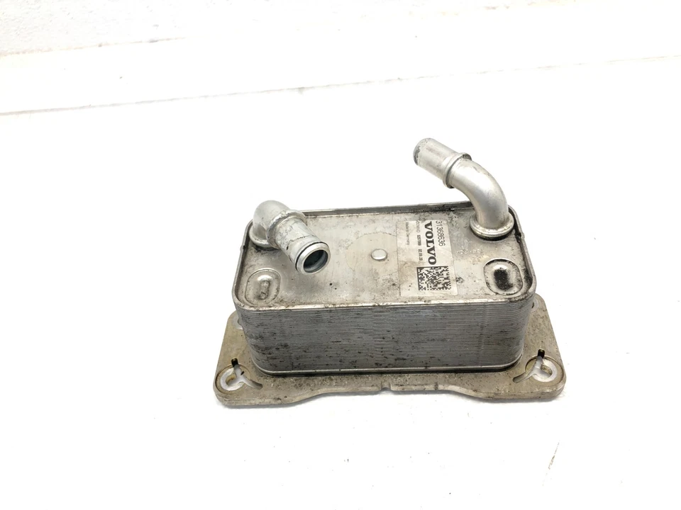 2019-2024 VOLVO S60 V60 2.0L I4 ENGINE MOTOR OIL COOLER OEM - Image 2 of 4