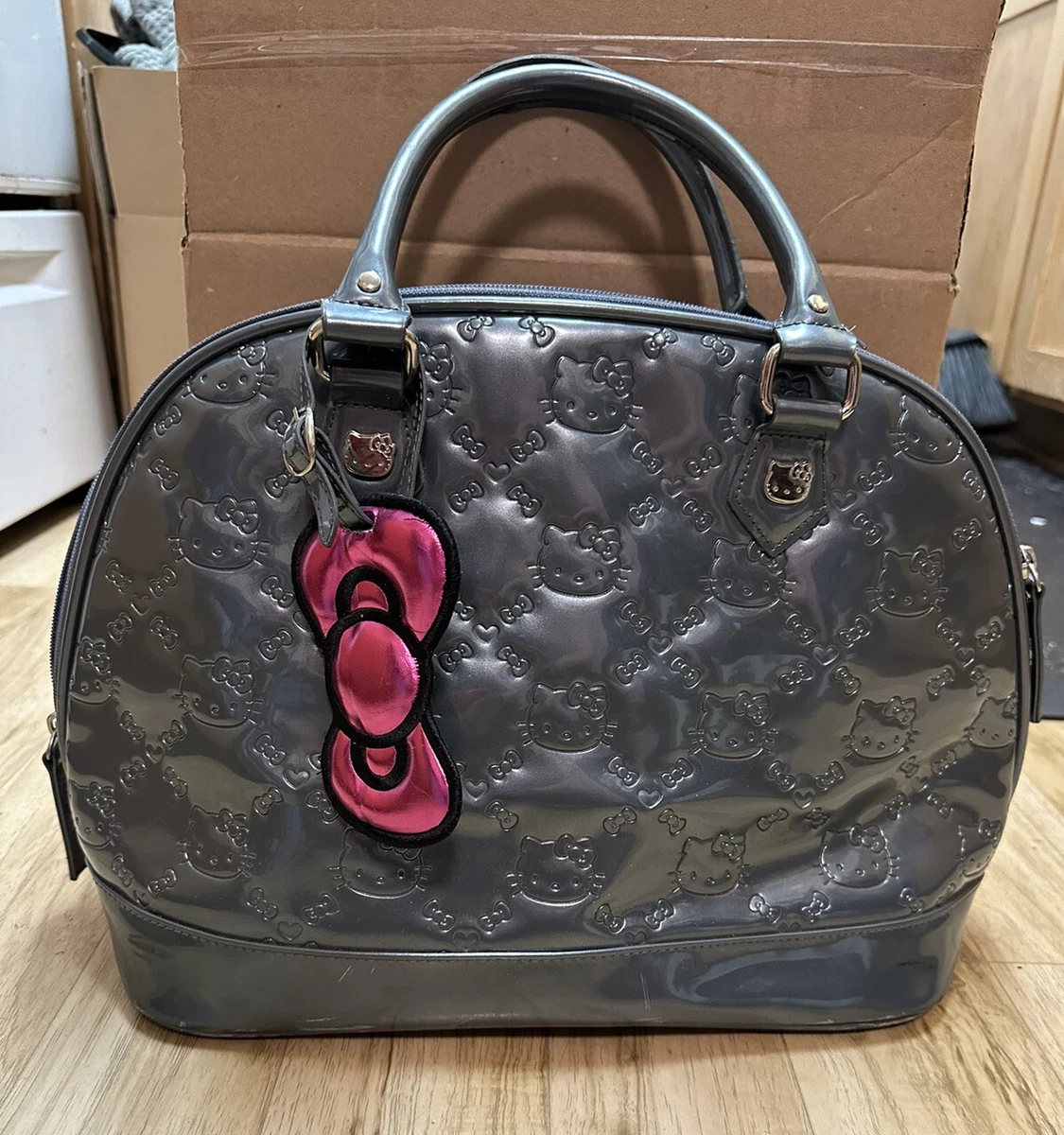 LOUNGEFLY HELLO KITTY LARGE BOWLER PURSE HANDBAG GRAY EMBOSSED CLEAN See  Pics