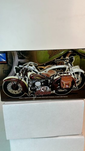 New Ray 1:32 Scale 1939 Indian Four Motorcycle - Picture 3 of 5
