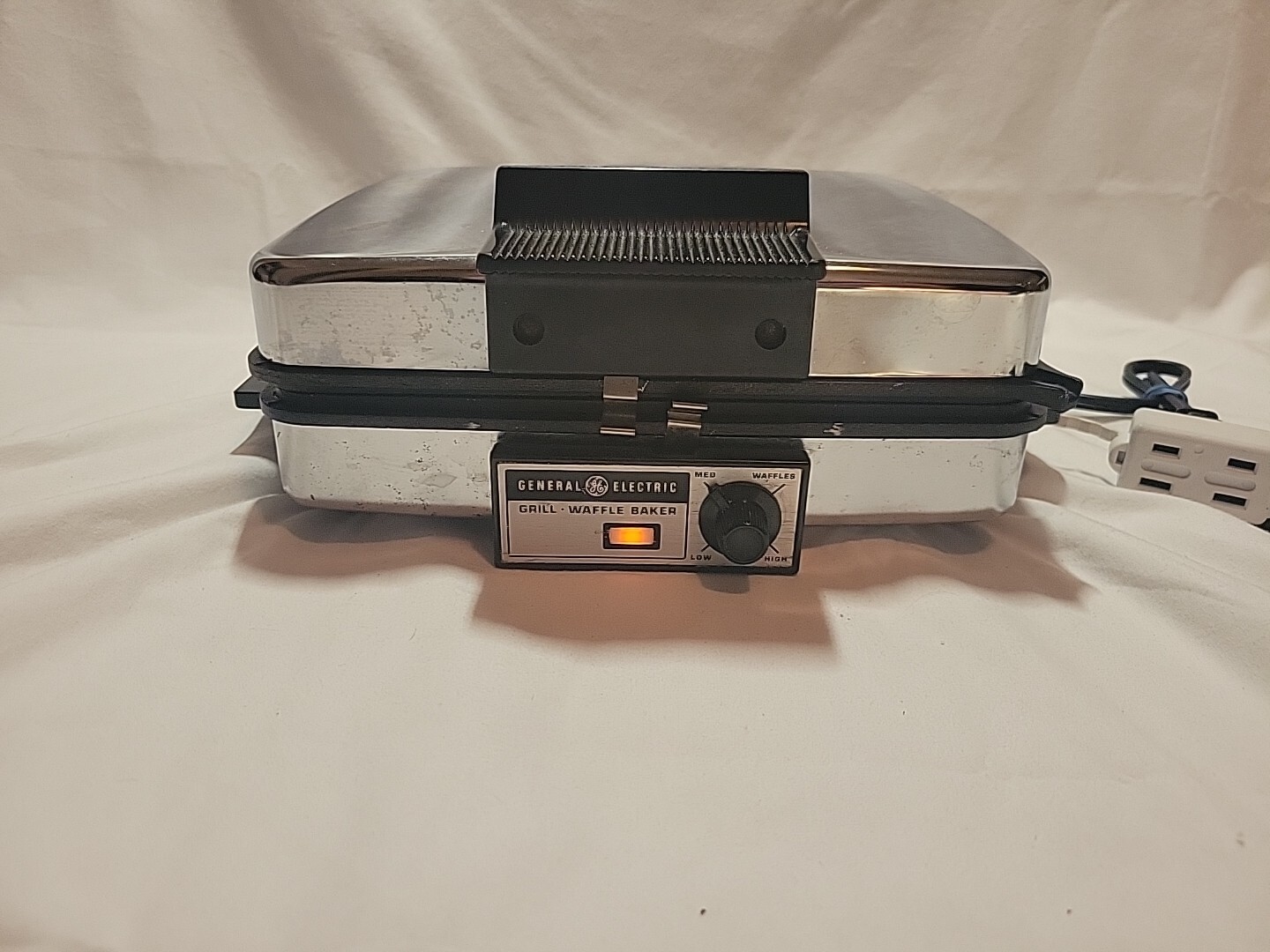 Vintage GE General Electric Griddle Iron Waffle Maker Baker Model