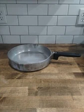 Vintage MAGNALITE  Wagner Ware Sidney -O- DBL Spout Skillet 10" 4508-P No Lid