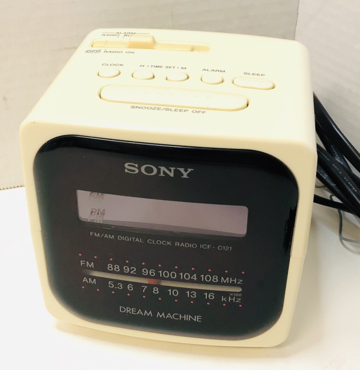 Sony Dream Machine ICF-C121 Alarm Clock Radio White Square Cube