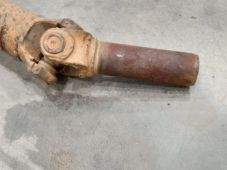 Chevy Silverado 1999-05 eje de transmisión trasero 4x4 133' distancia entre ejes cabina regular solo OEM Foto 2 de 4