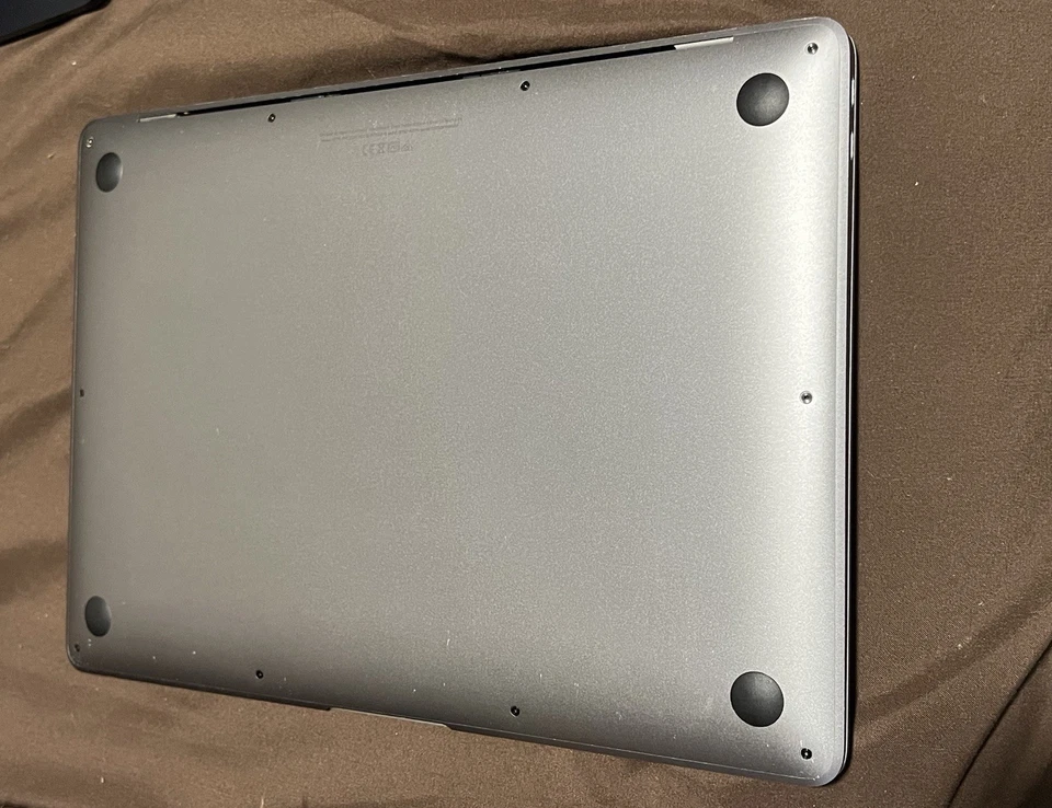 MacBook Air 13” (A2179 – 2020) – i5 / 8GB RAM / 256GB SSD – Excelente Estado Foto 4 de 4