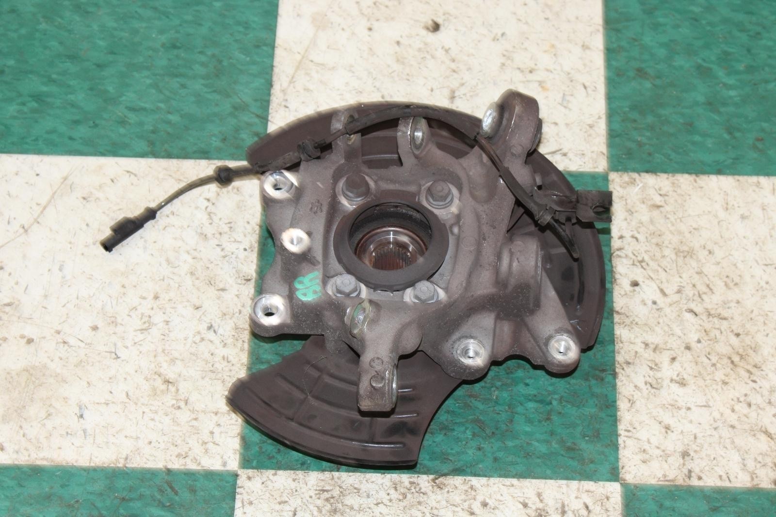 Maserati Quattroporte S Q4 2014-2022 Rear Right Steering wheel hub