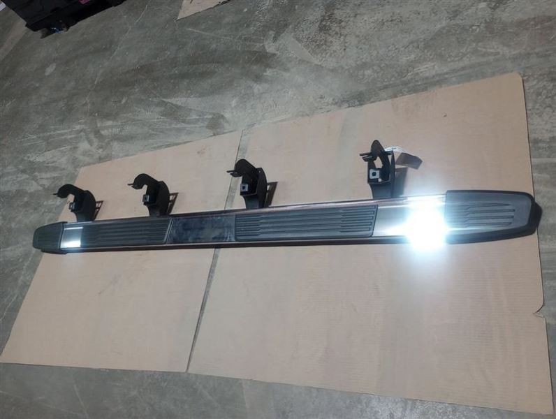 Driver Left Running Board 84676718 For 22-23 Silverado 2500