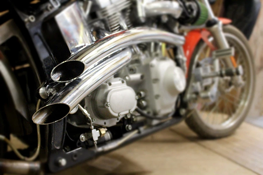 Juego de tubos de arrastre cromados de radio curvo de 2 pulgadas para Harley Davidson Foto 4 de 4