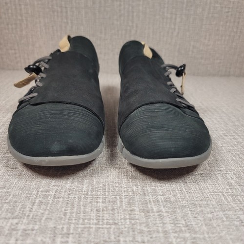 CLARKS Trigenic Camilla Black Suede Comfort Sneakers Women's Size 8.5 Shoes - Picture 3 of 9