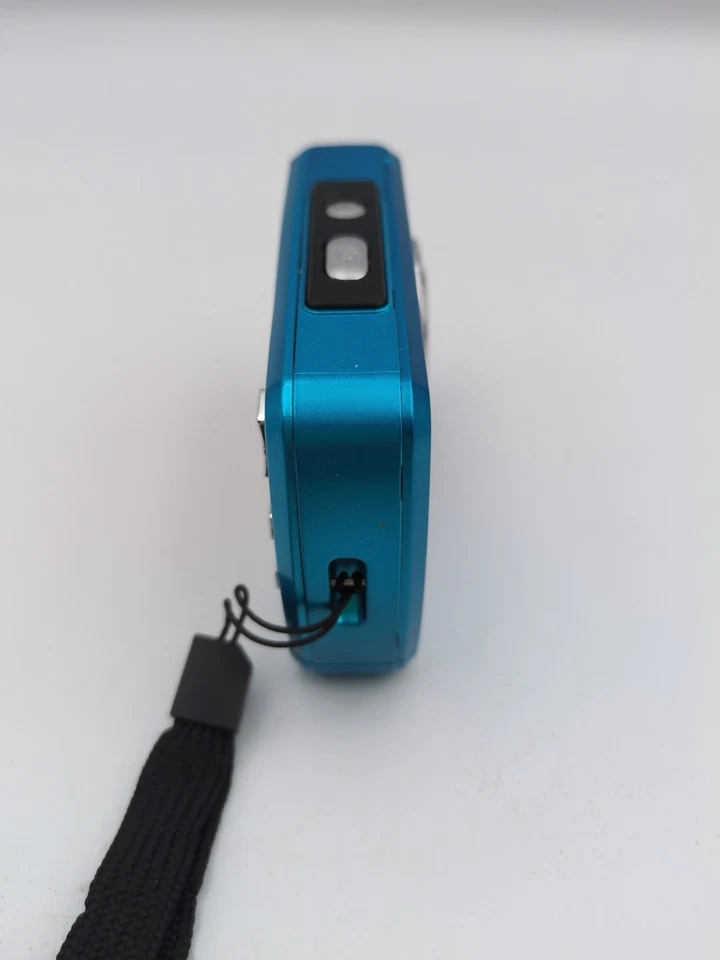 POLAROID IS048 Waterproof 16MP Digital Camera, Teal, Untested, - image 3 of 4