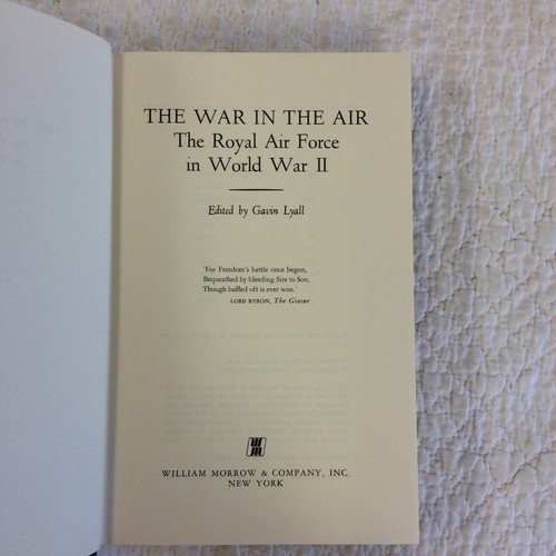 THE WAR IN THE AIR: The Royal Air Force in World War II By Gavin Lyall ed- 1969 - Picture 2 of 8