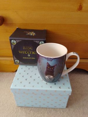 Lisa Parker. Rise Of The Witches Tasse. Black Cat Design. Verpackt.
