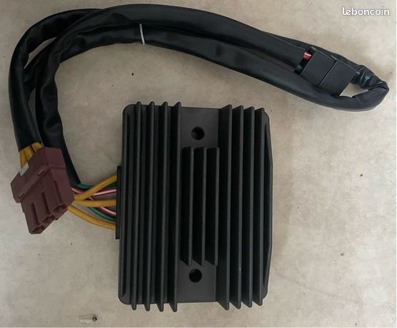 Régulateur tension 639110 Piaggio origine X8 400 2006 à 2008 et MP3 125 2