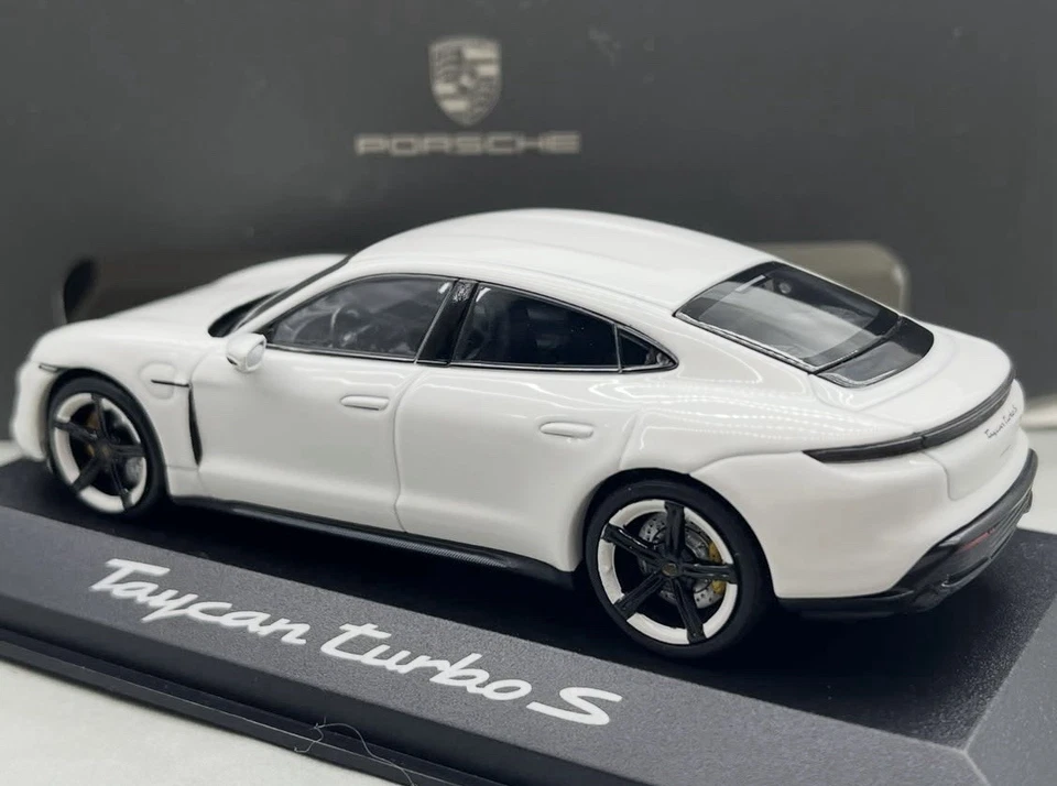 🇺🇦 1:43 Porsche Taycan Turbo S Minichamps 1/43 White - Image 3 of 4