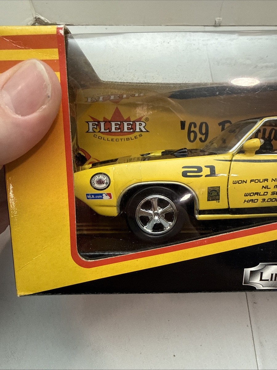 Fleer Collectibles '69 Pontiac GTO Pittsburgh Pirates Roberto