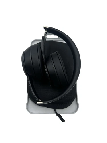 NEW (open box) - Beats Solo 4 - Wireless Headphones - Matte Black - Picture 3 of 3