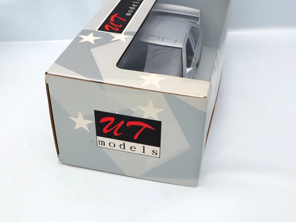UT Models Ford Escort RS Cosworth 1992 Silver 1:18 Brand New in Box 22706 - Image 4 of 4