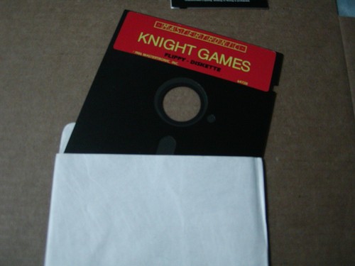 Commodore KNIGHT GAMES 5.25" Disk with Manual Tested Working by Mastertronic - 第 4/10 張圖片