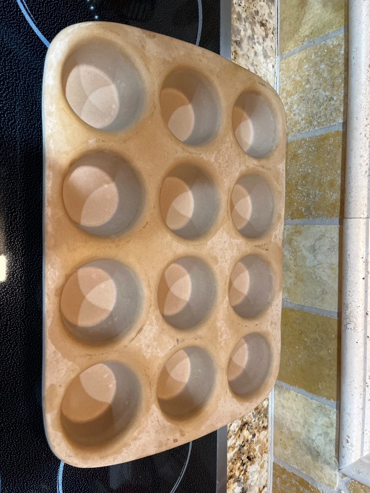 Pampered Chef 1465 12 Muffin Cupcake Pan Stone Stoneware