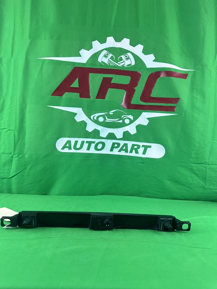 PARAGOLPES TRASERO DEPORTIVO MITSUBISHI OUTLANDER MOLDURA CENTRAL 2018-2023 FABRICANTE DE EQUIPOS ORIGINALES Foto 3 de 4