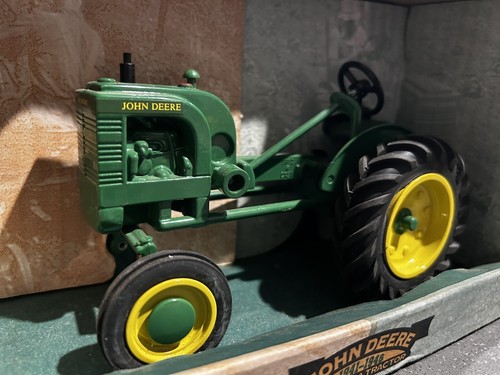 Vintage 1994 SpecCast 1:16 Scale 1941-1946 John Deere Model LA Tractor, #JDM045 - Picture 2 of 6