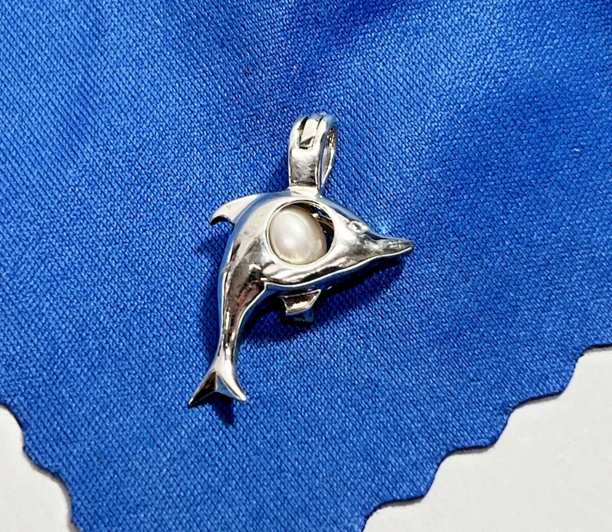 Beautiful Solid Silver 925 Designer Dolphin & Pea… - image 1