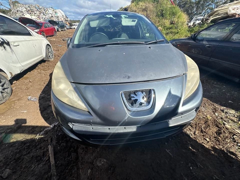 2010 Peugeot 207 RH Drivers Front Headrest A7 Hatchback #B799 - image 2 of 4