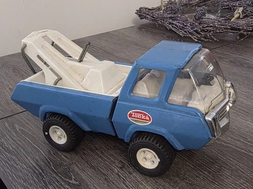 Vintage 1970s Tonka Pressed Steel Pick Up Tow Truck Wrecker - Medium, 8.5 inches