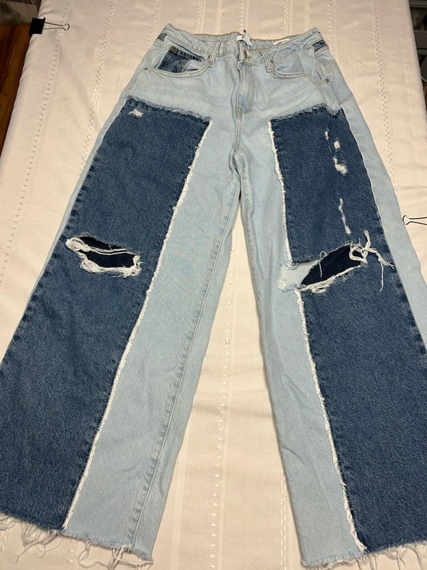 🔥 Forever 21 Low Rise WIDE Leg Jeans With Patches, Distressed. Awesome!!