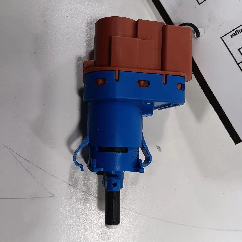 Interruptor de pedal de freno Jeep Compass 2017 2018 2019 2020 2021 2022 2023 Foto 2 de 4