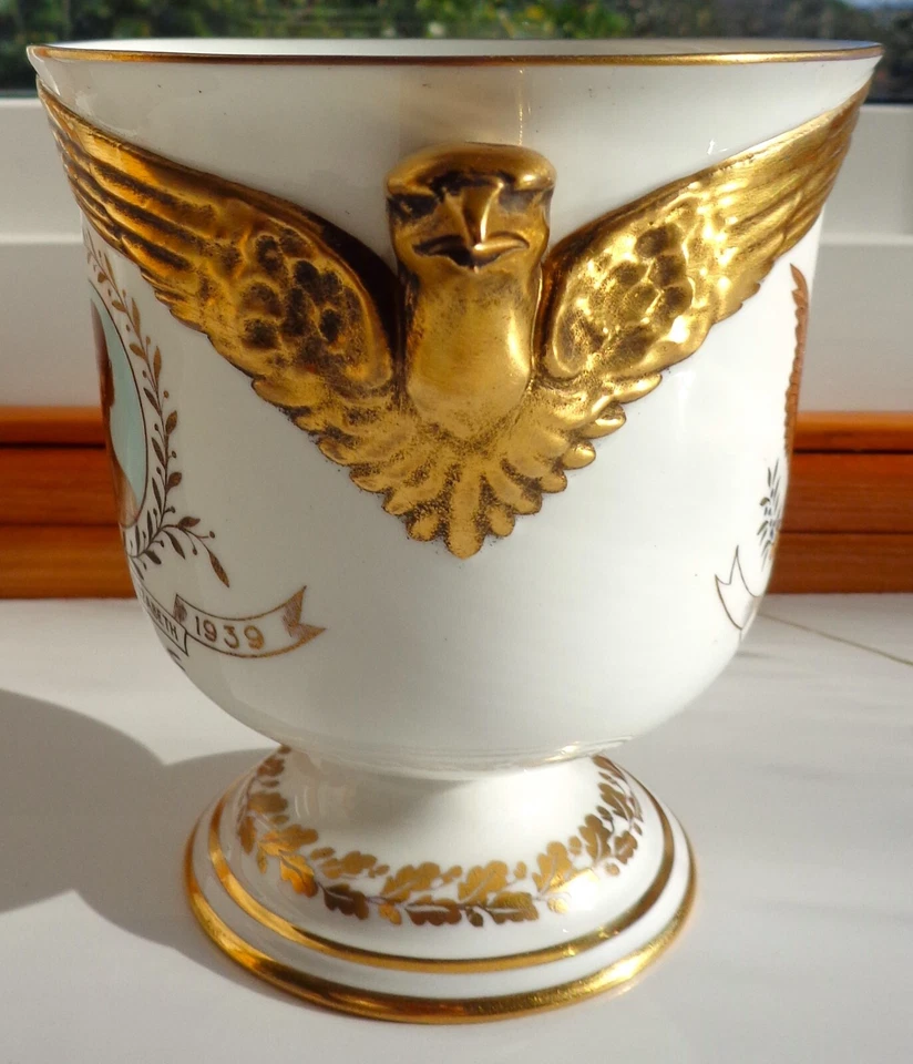 ROYAL CROWN DERBY LTD EDITION 1939 EAGLE HANDLD CUP/VASE KING GEO VI VISIT TO US - Image 3 of 4
