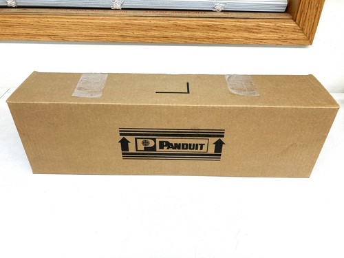 Panduit DPA48688TGY Patchpanel, 48 Ports abgewinkelter Cat6, neu! - Bild 4 von 4