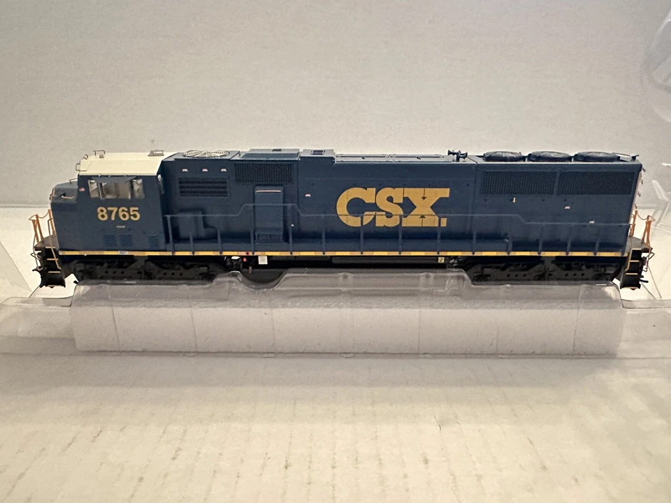 Athearn Genesis HO ATHG8517 CSX SD60M #8765 DCC/Sound Tsunami 2 - Image 2 of 4