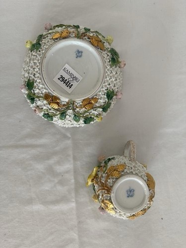 Taza y platillo Schneeballen de porcelana alemán Augustus Rex estilo Meissen c 1870 - Imagen 2 de 3
