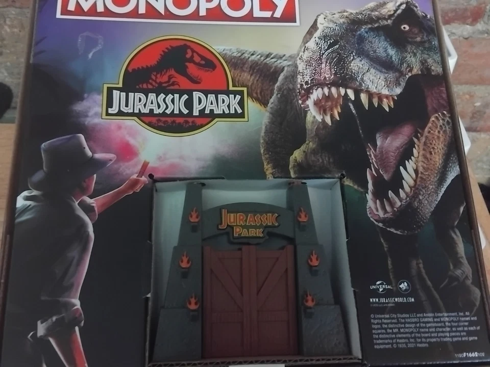 Hasbro F1662 Jurassic Park Monopoly Game Board - Image 2 of 4