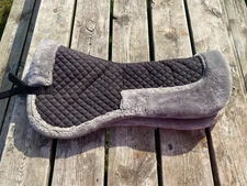 Used countered diamond quilted English half pad black w/gray fleece