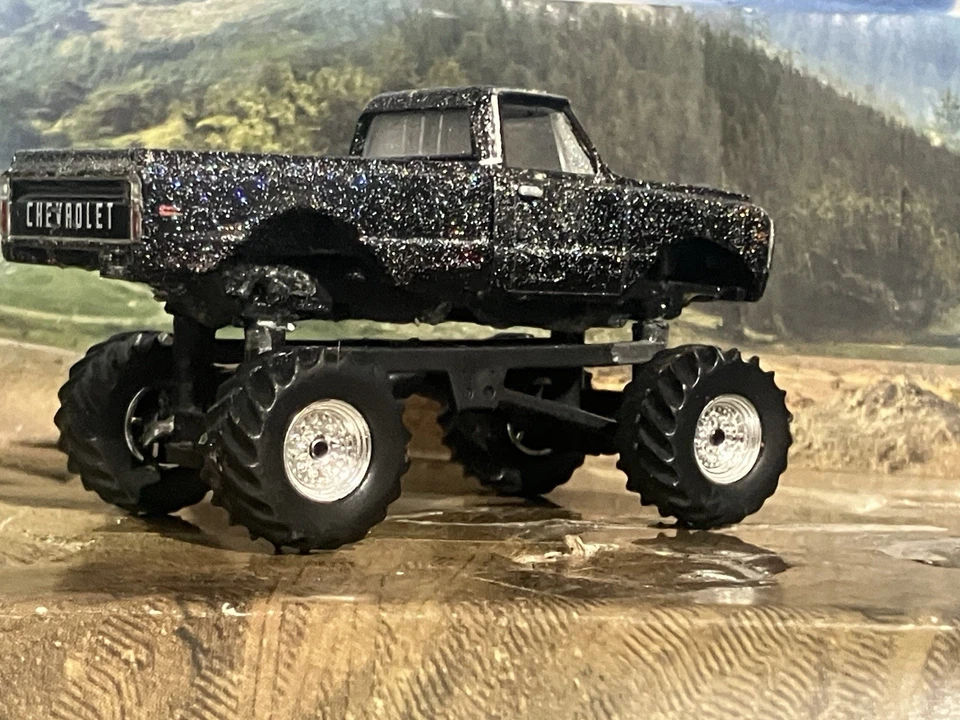Loose 1:64 1972 Chevy K-10 LIFTED Custom Paint - Image 3 of 4