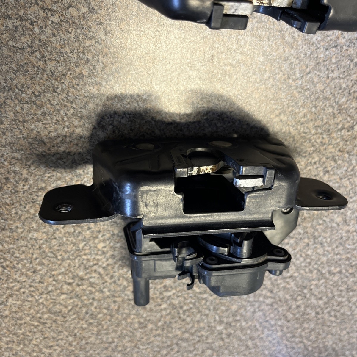 Dodge Ram 1500 19-23 Ram 68309893AL Rear Tailgate Latch Right And